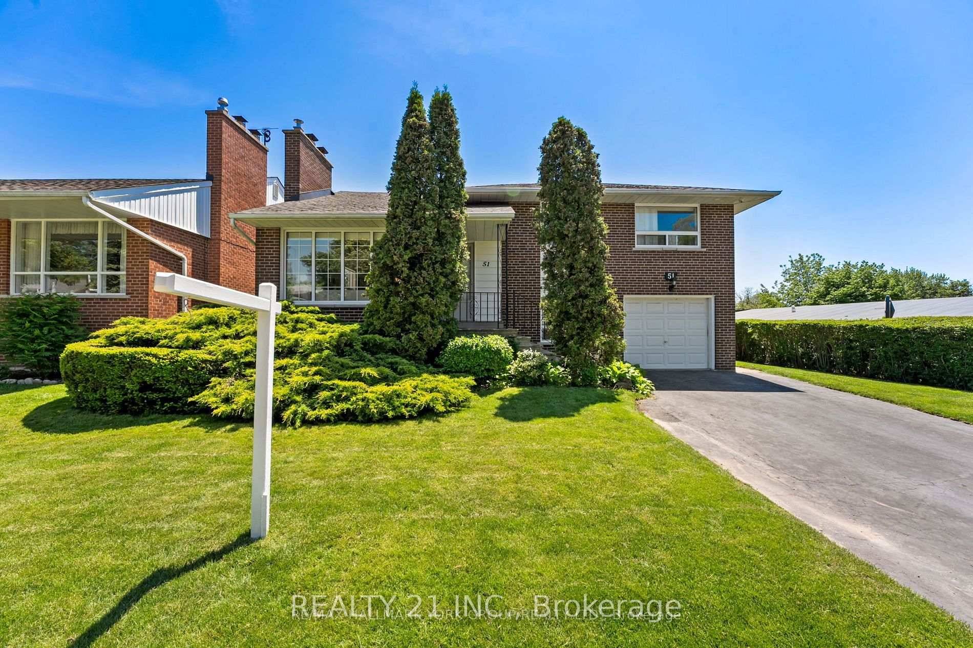 Welcome to your dream 5 2 bedroom 4 level side split detached home in the prestigious Cliff crest area of Scarborough !