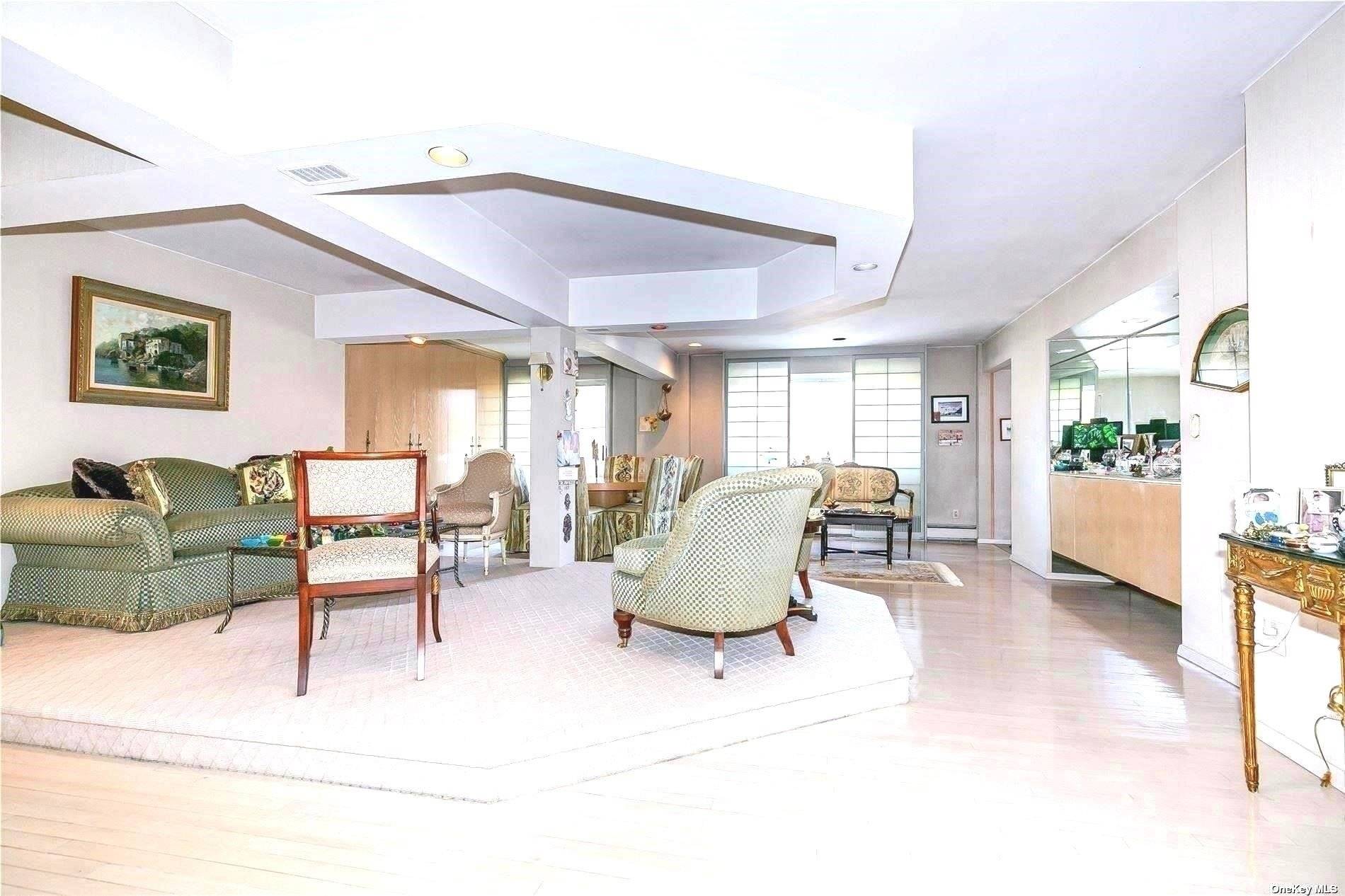 TOP FLOOR CORNER UNIT FEELS LIKE A HOUSE !