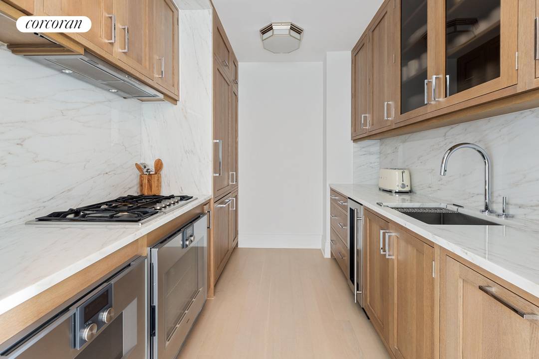 EXCEPTIONAL 3 BEDROOM APARTMENT IN THE FOUR SEASONS PRIVATE RESIDENCES, DOWNTOWN !