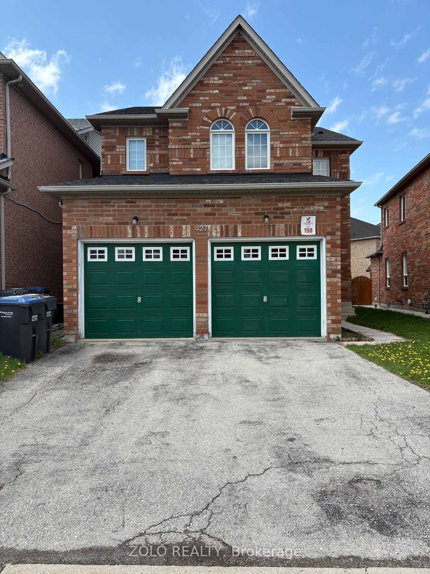 4 BR Detached in a desirable location, close to Square One.