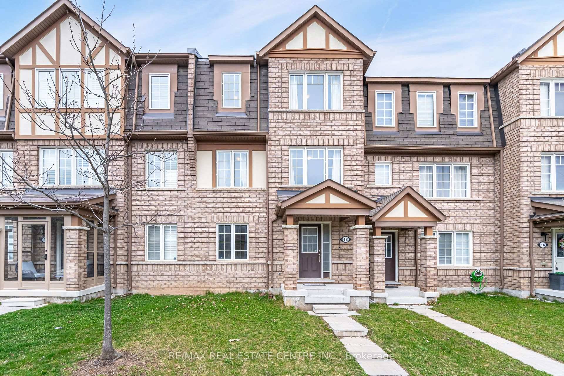 A Stunning 3 Story, 3 Bedrooms, 2 Full Washrooms amp ; 1 Powder Room In A Beautiful Well Maintained Freehold Townhome W Double Car Garage W Entrance From home In ...