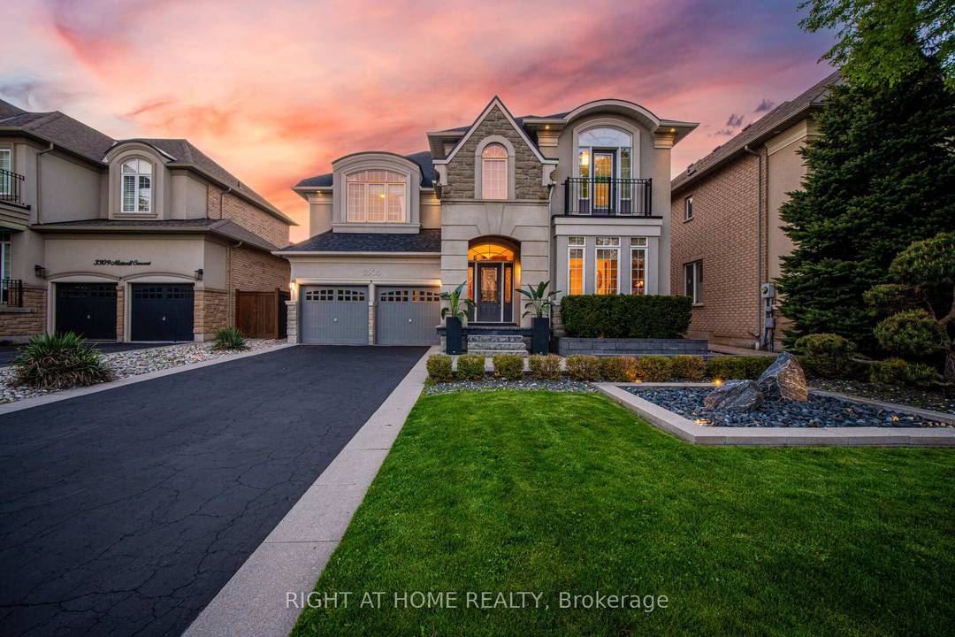 Welcome to an exceptional blend of luxury, lifestyle and location in one of Oakville's most coveted lakeside communities.