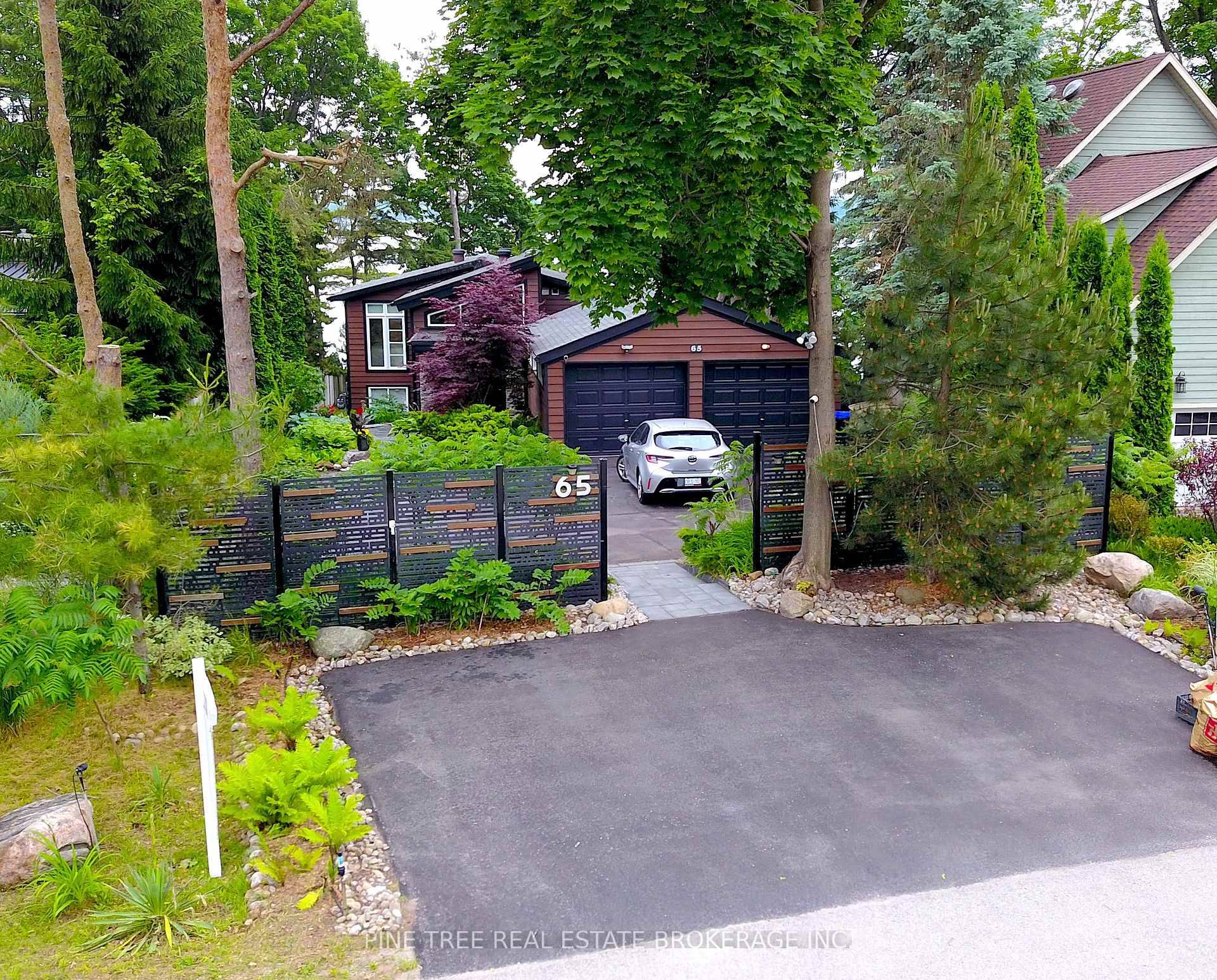 A Rare Waterfront Offering on Kempenfelt BayThis is a truly rare opportunity to own a beautifully appointed waterfront property on one of Kempenfelt Bays most desirable stretches of shoreline, combining ...