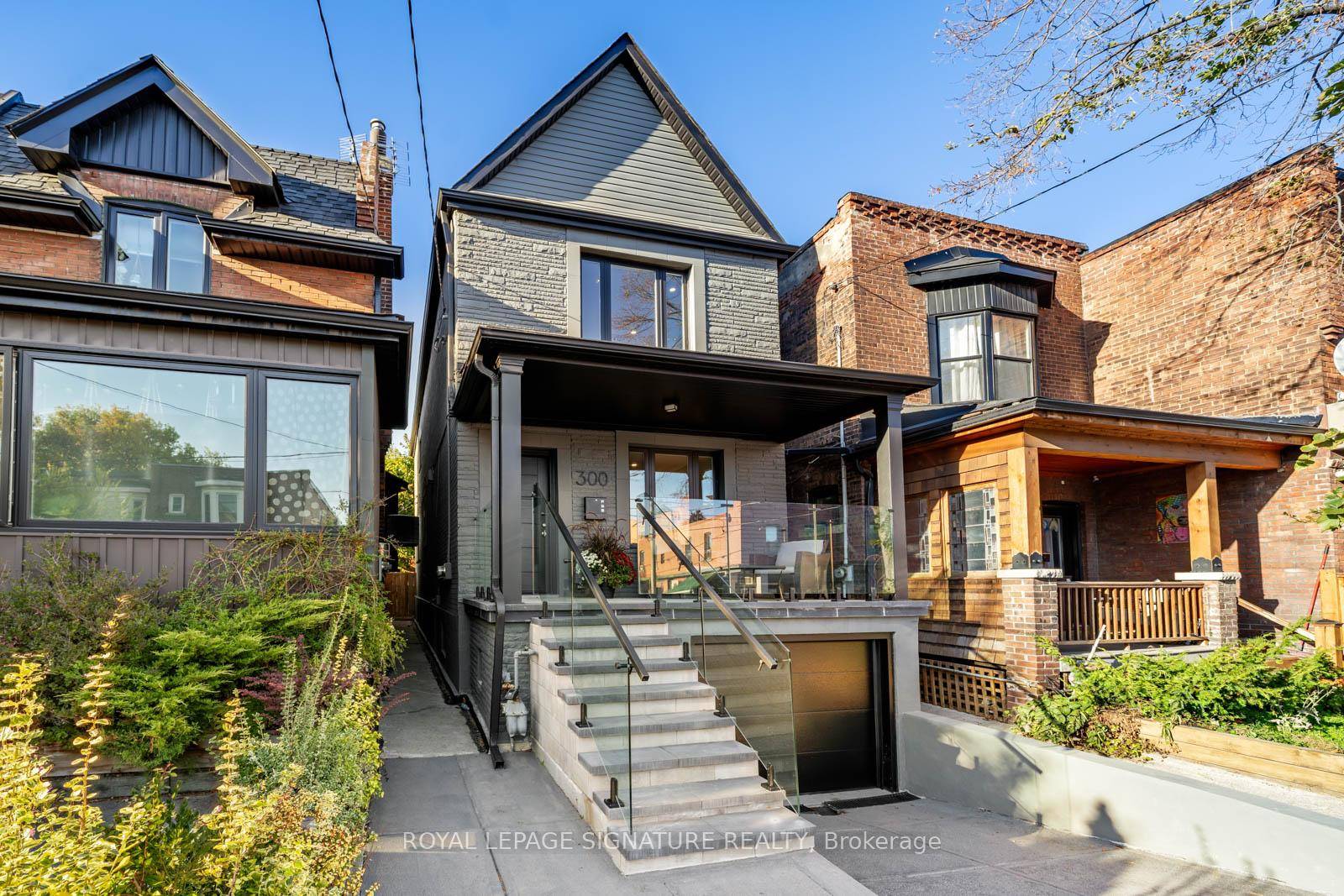 Sophisticated city living takes centre stage in this fully renovated detached residence in Torontos sought after Junction Triangle.