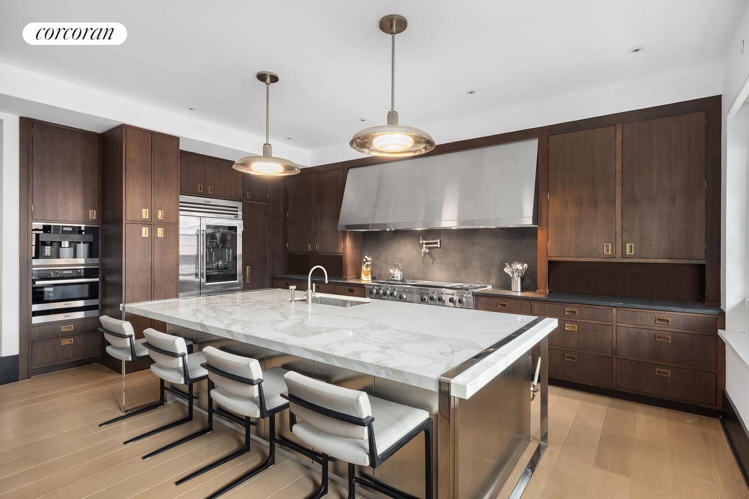 Penthouse with Expansive Private Rooftop Oasis in Tribeca's Finest Building A true rarity in Tribeca, this one of a kind penthouse offers more than 5, 300 square feet of custom ...
