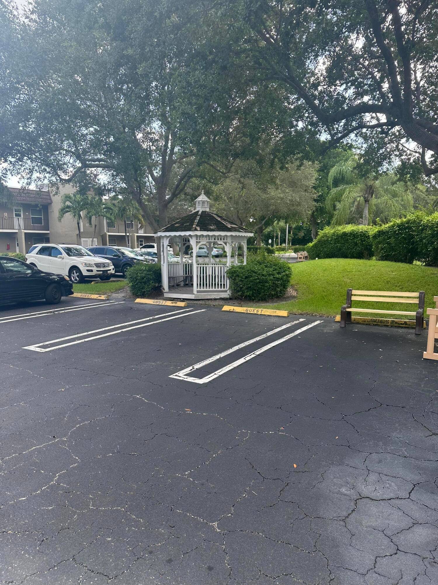 Welcome to this charming and affordable first floor condo, offering a spacious open plan living area perfect for relaxation and entertaining.