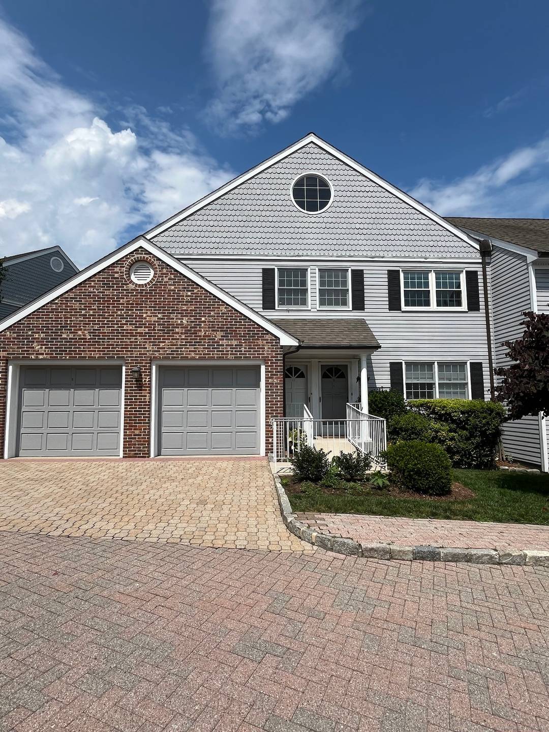 Beautifully renovated 1 BR plus den office in well maintained Villager Pond complex.