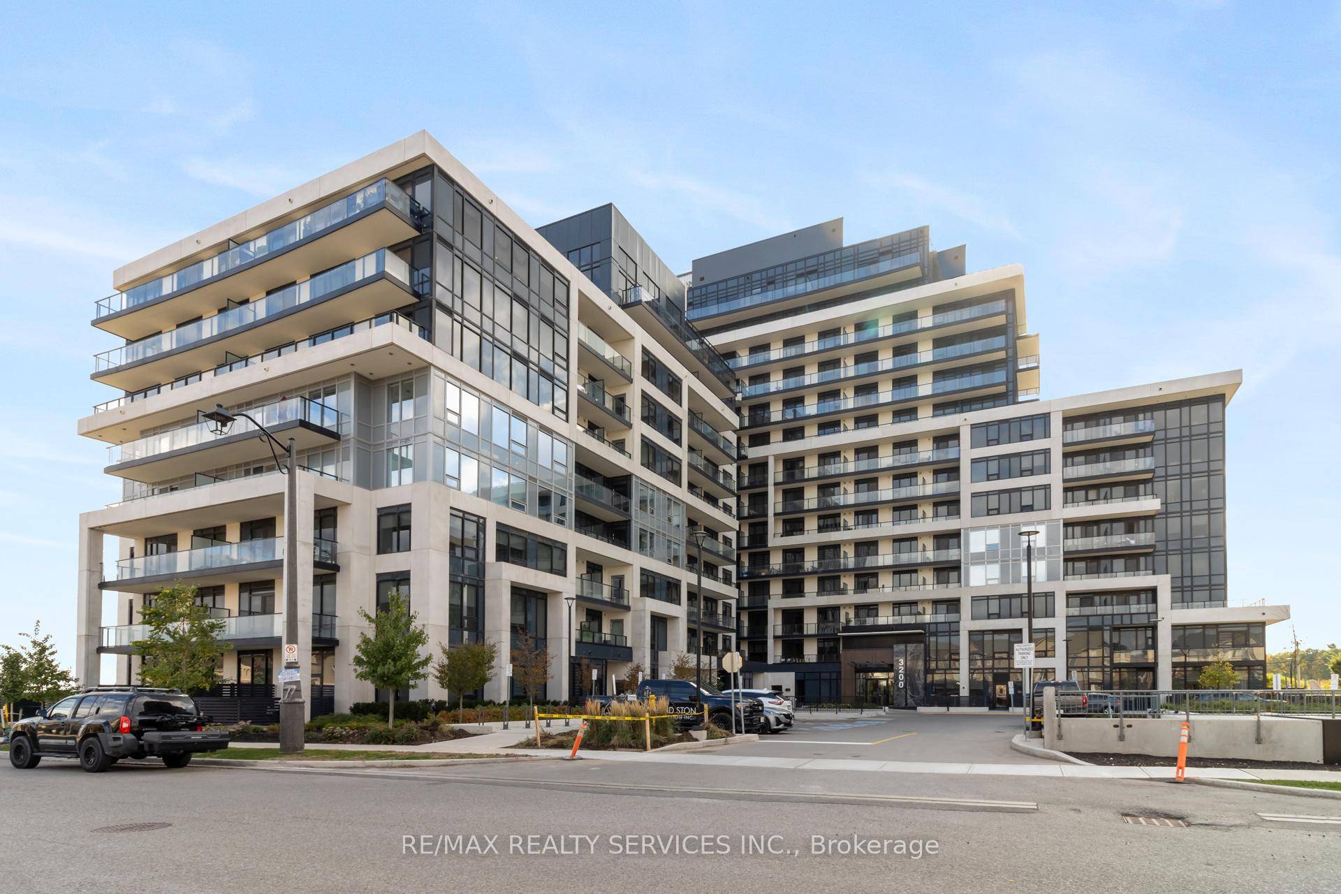 Experience luxury living in Oakville's prestigious Joshua Meadows community !