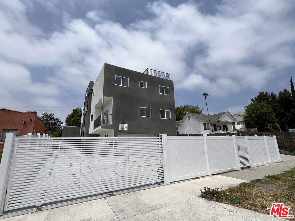 1337  S Hudson Ave 10BR La