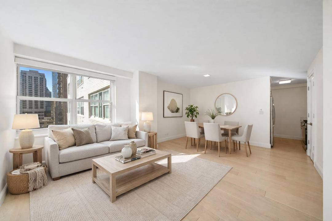 Move right into this south facing, gut renovated 1BR in the heart of Lincoln Center !
