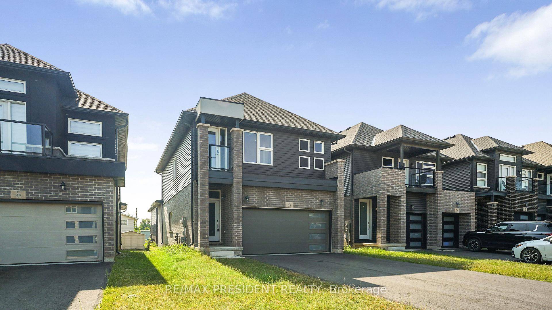 Spacious 4 Bedroom Gem in Prime Thorold Location !