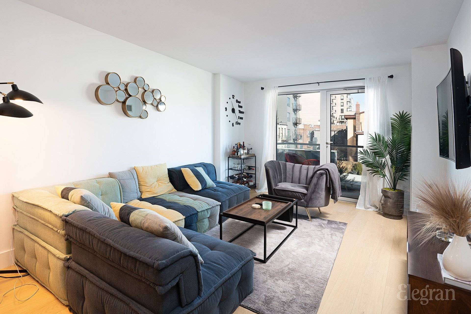 A carefully considered two bedroom residence, 3K offers ample living space, custom floor to ceiling, double paned, Italian windows, 7 European oak wood flooring, and abundant closet space throughout.