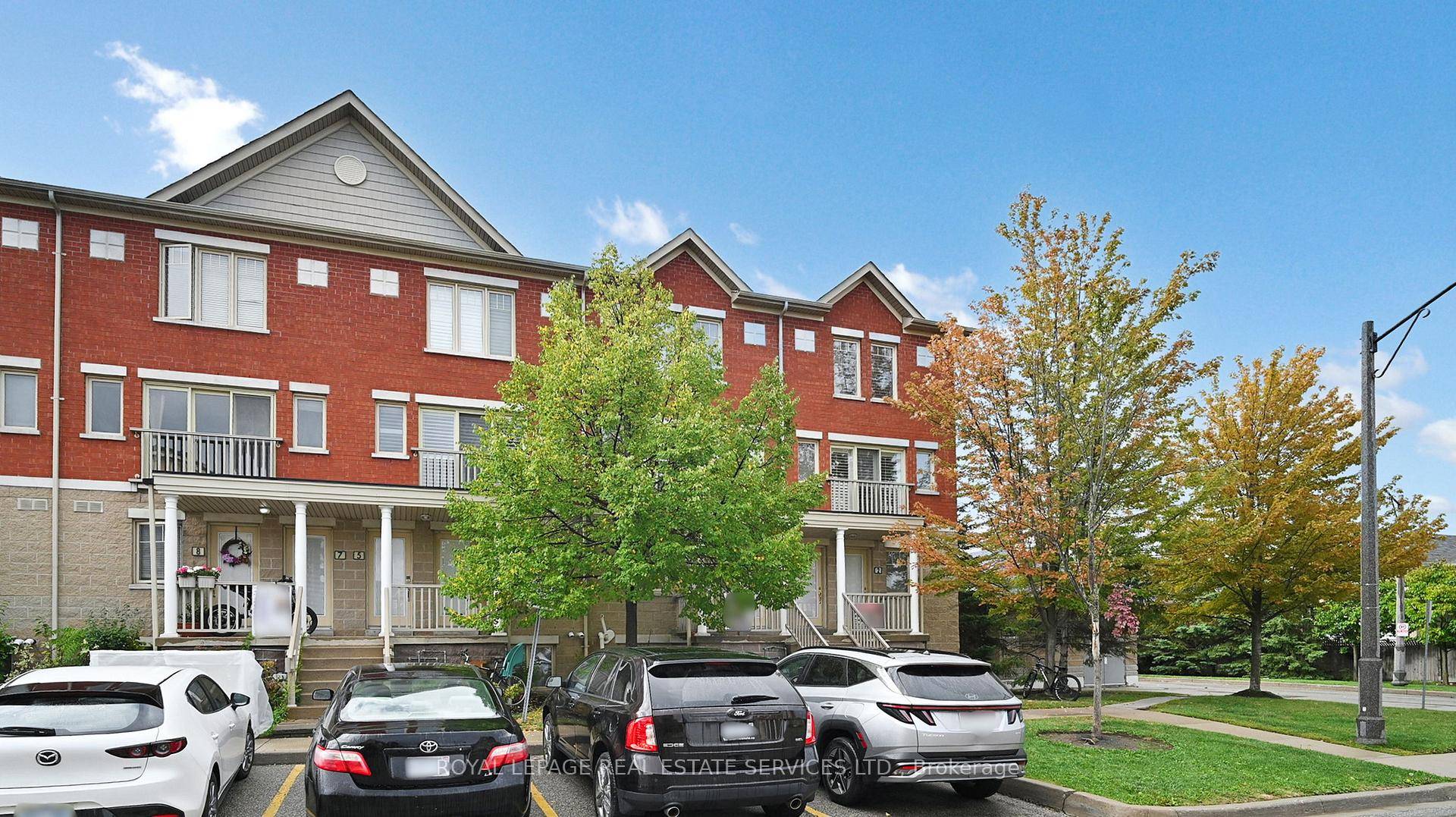 Immaculate Modern, recently upgraded, Stacked Townhouse, with Great value in Churchill Meadows Perfect for Upscale, low maintenance Living !