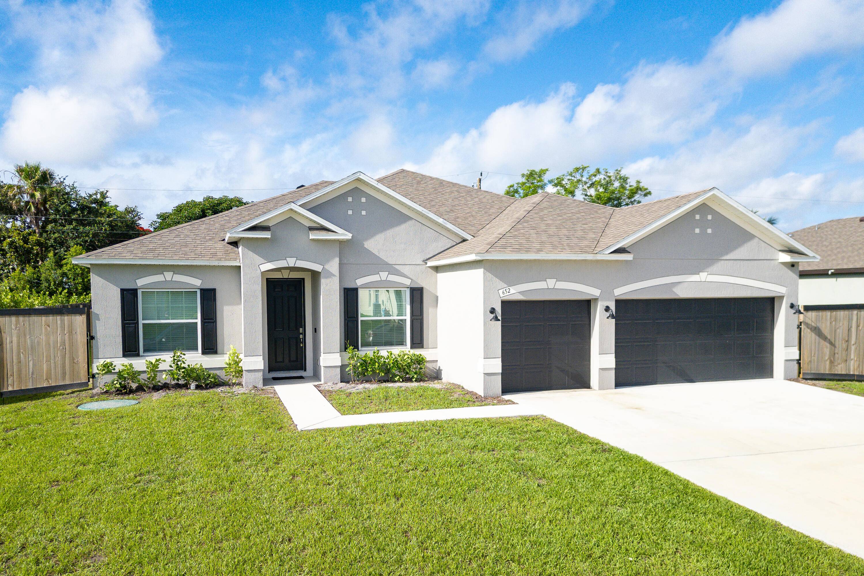 Welcome to 652 SW McCoy Avenue in beautiful Port St.