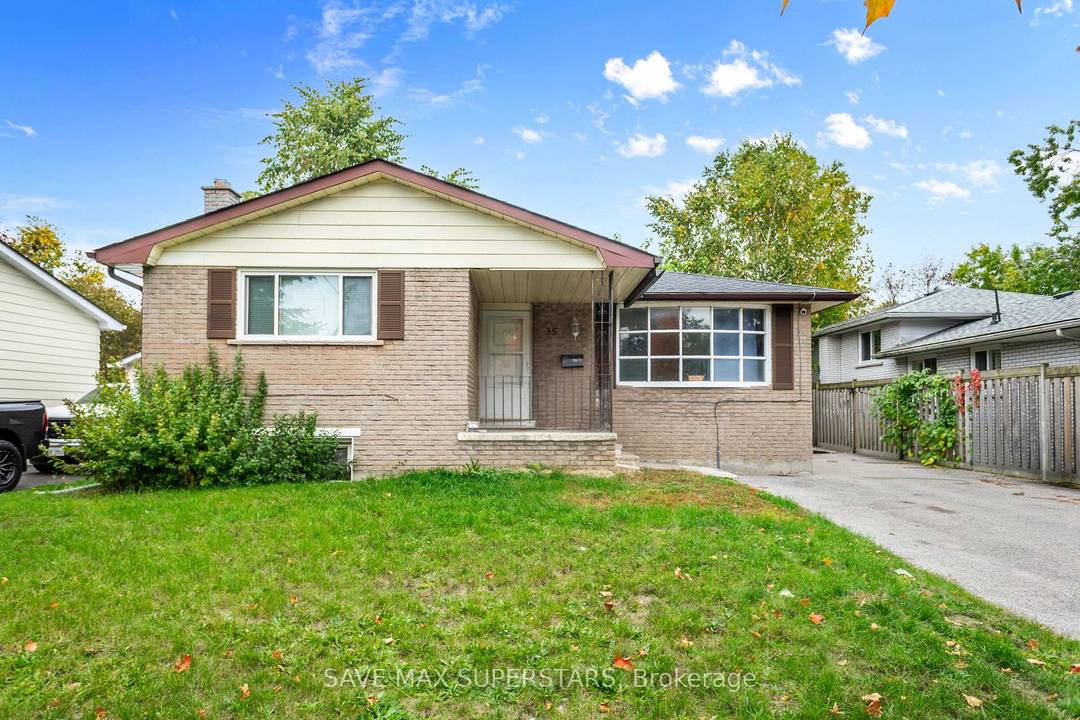REGISTERED LEGAL DUPLEX IN PRIME COLLEGE AREA BACKING ONTO PARK !