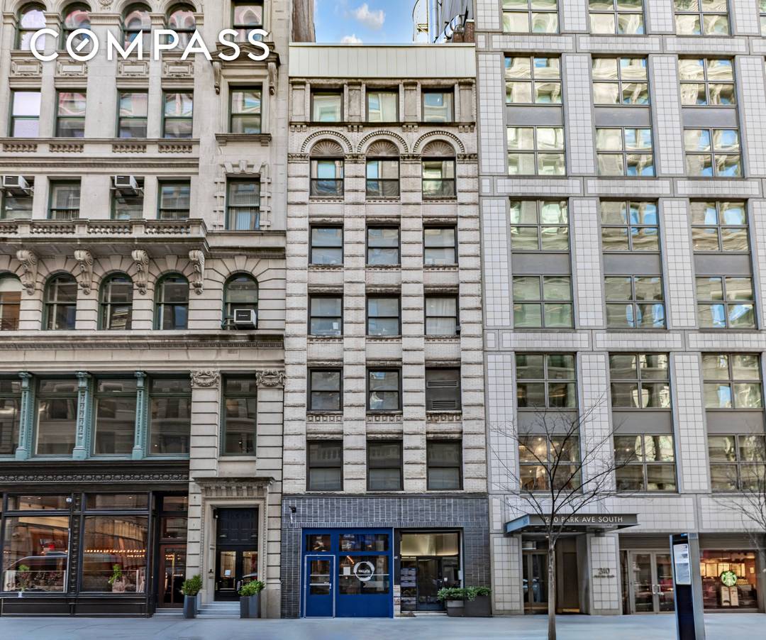 This Flatiron condominium work space with the ability to be converted to residential is located in a boutique full floor building, with each residence occupying its own entire floor.