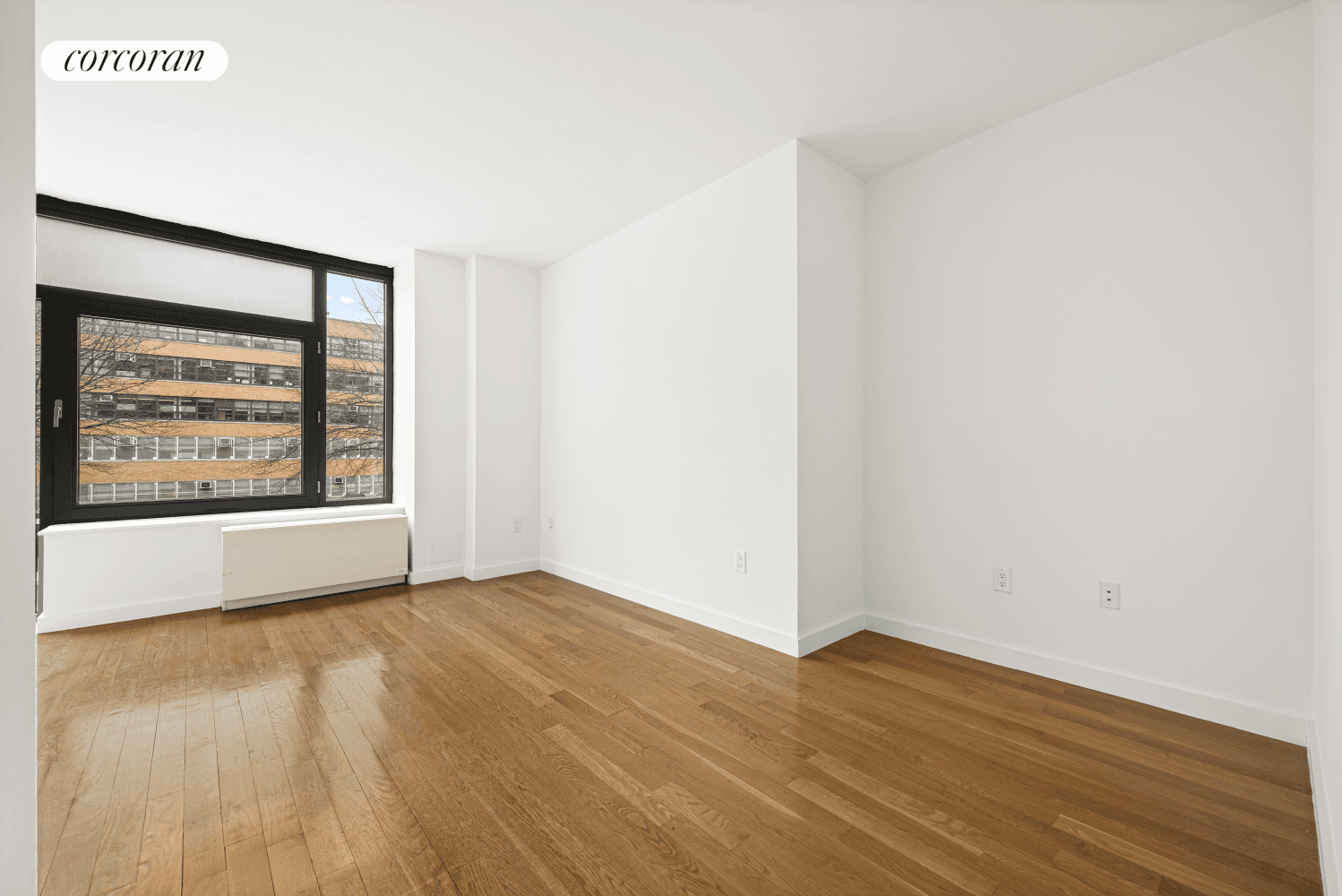 Make this studio apartment in the heart of Williamsburg your home !