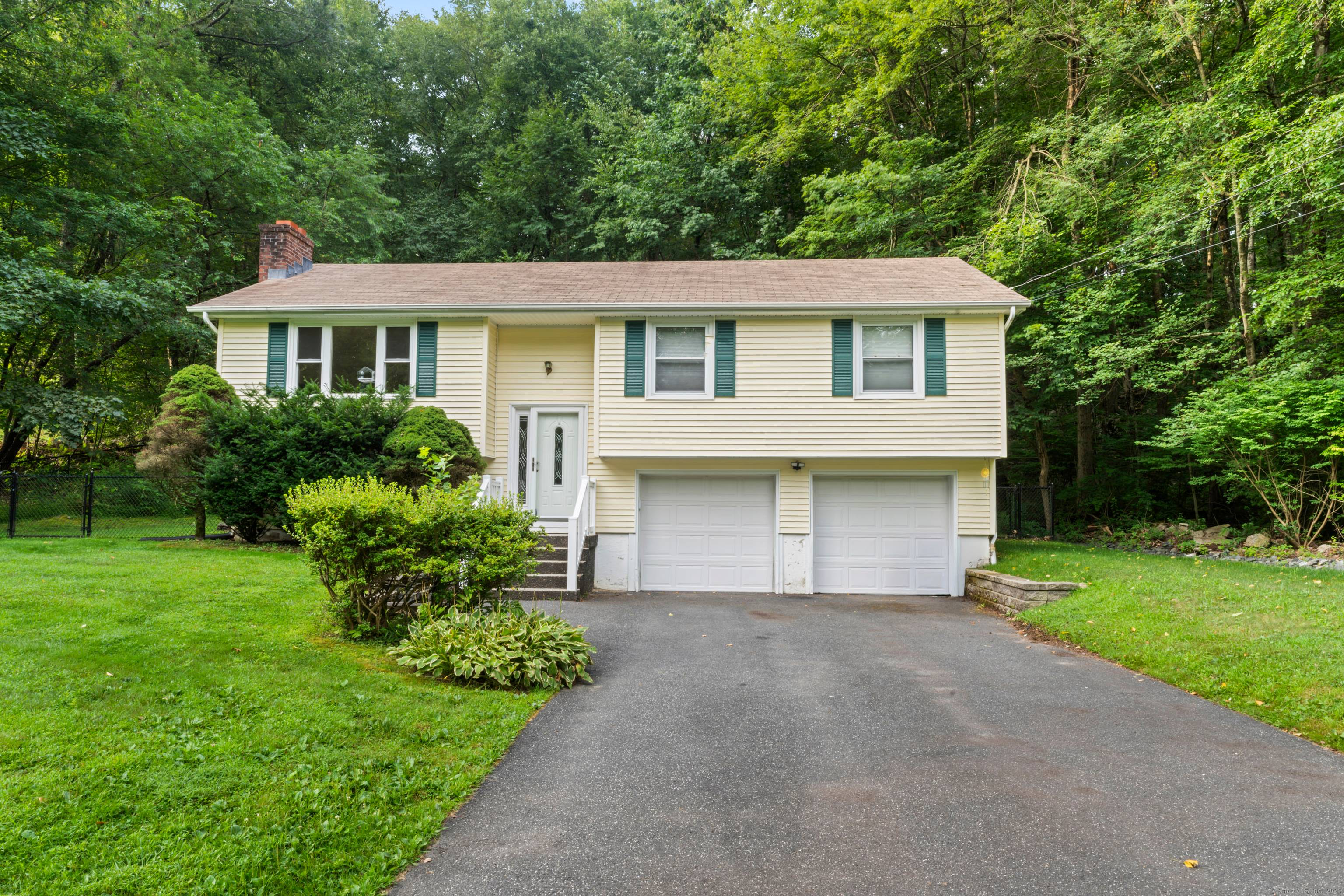 Welcome to your future home in the vibrant community of Newtown !