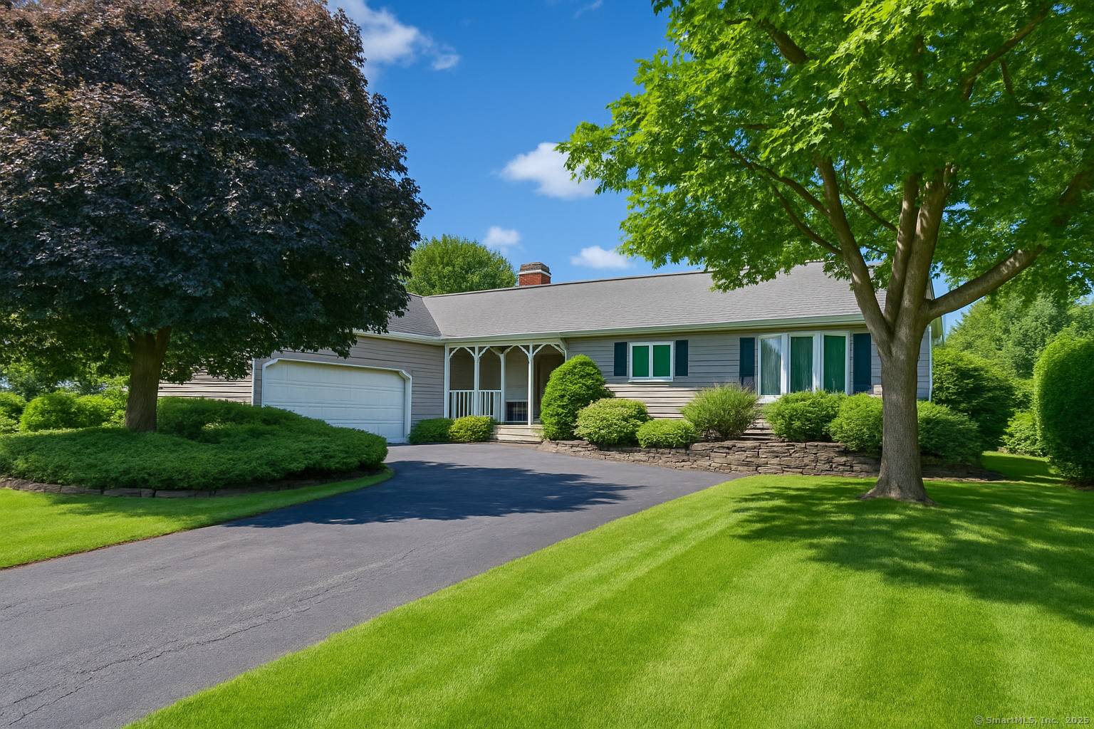 Welcome to this single level living home located on sought after Hangdog Lane in Wethersfield.
