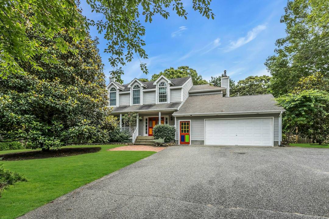 HAMPTON BAYS COASTAL LIVING AT IT'S BEST Nestled on a private road in the heart of Hampton Bays, this two story home offers the perfect blend of modern design and ...