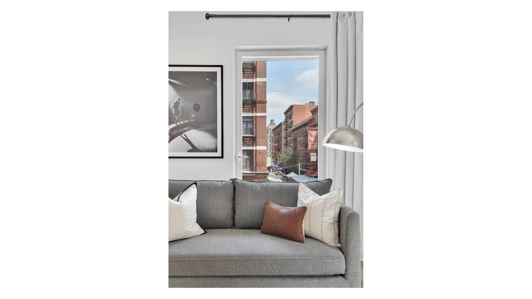 Introducing The Grand Mulberry, a boutique condominium perfectly positioned at the nexus of Soho, Nolita, andLittle Italy.