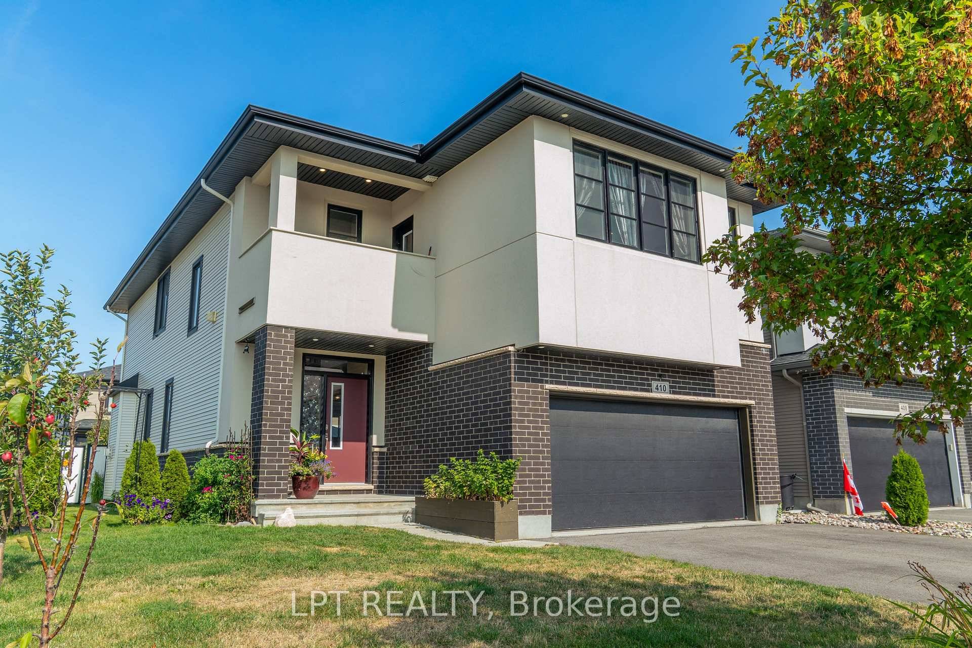 Welcome to this stunning North Hampton model by Cardel Homes, ideally located in the desirable community of Stittsville Kanata Blackstone.