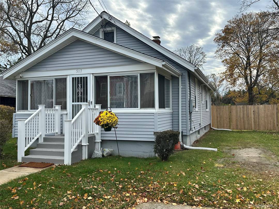Discover the charm of this beautifully maintained 2 bedroom, 1 bath home located in the heart of Greenport, NY.