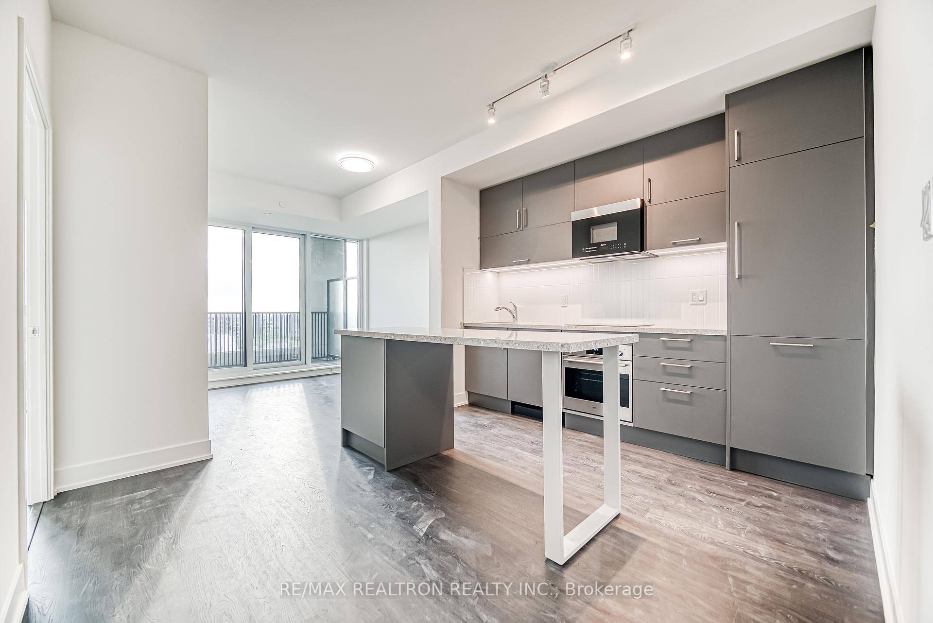 Brand New 1 1 Den Suite In Downtown Markham !