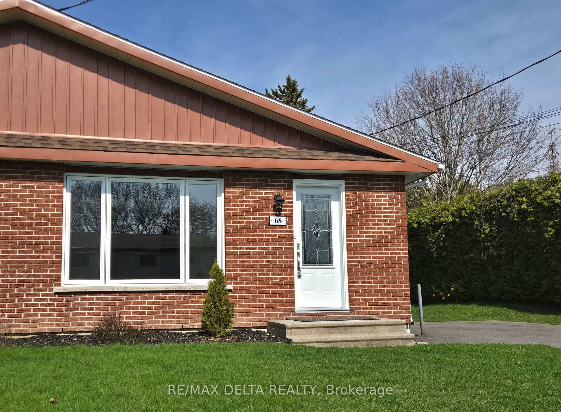 A move in ready semi detached for your family !