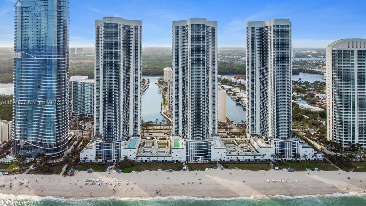 STUNNING DIRECT OCEAN VIEWS FROM EVERY ROOM, AMPLE LIVING SPACE WITH 3, 000 SQFT, 3BED 3.