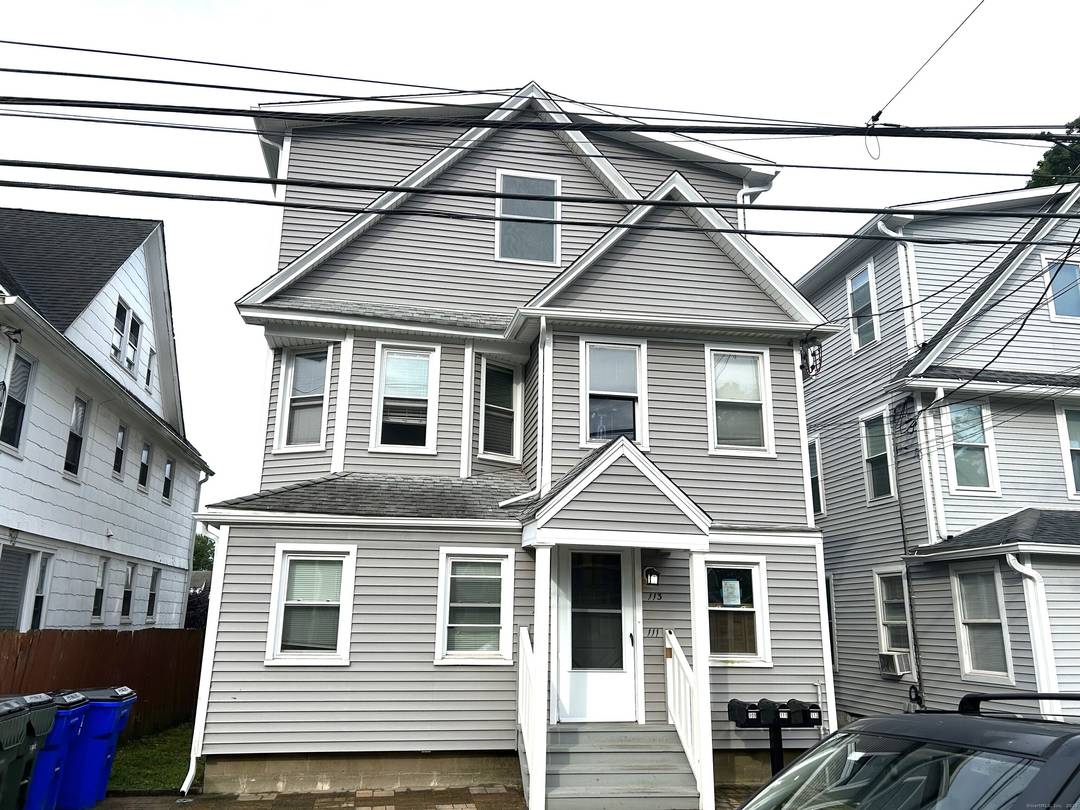 Spacious and Bright 1st Floor, 3 Bedroom Apartment in Fairfield Fully Renovated and Ready for You !