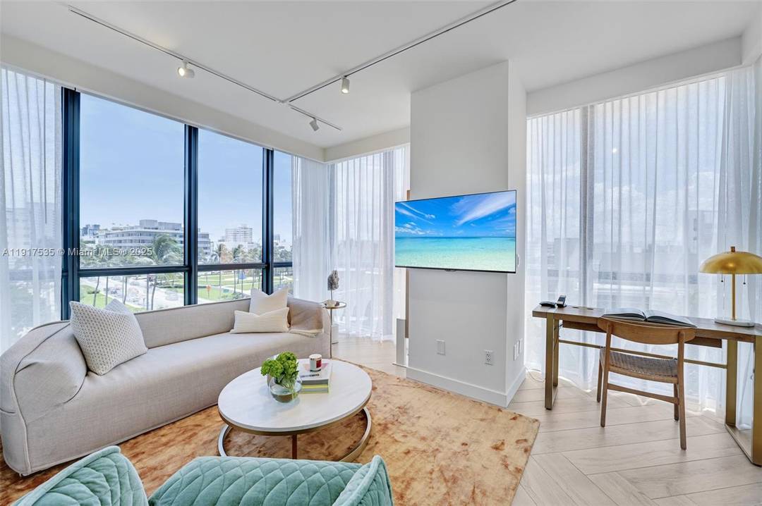 Stunning corner 1BD 1. 5BA at the W South Beach with floor to ceiling windows and 2 balconies offering panoramic ocean, park amp ; skyline views.