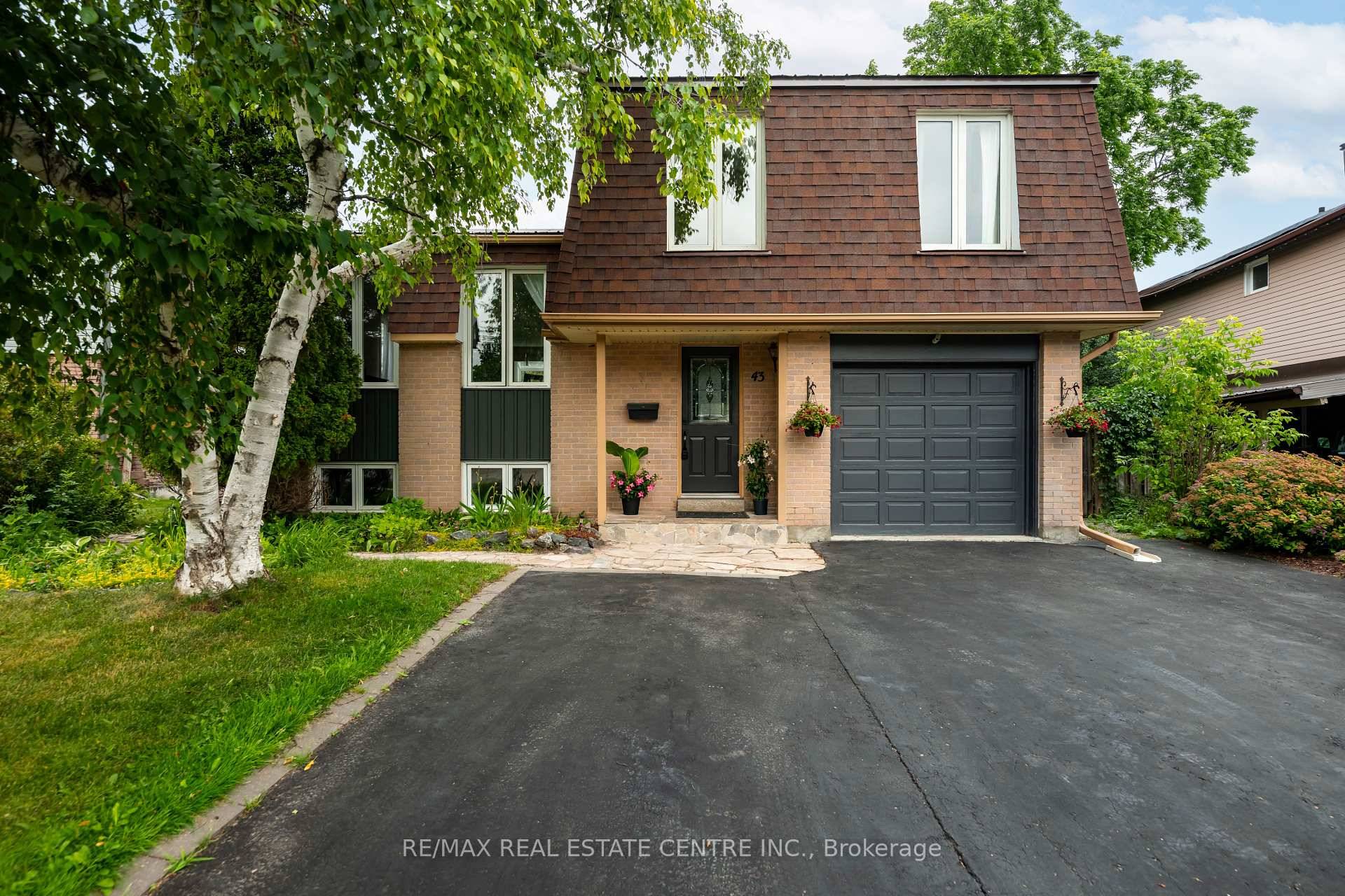 Welcome to 43 Brenda Boulevard a distinctive five level sidesplit located in the sought after west end of Orangeville.
