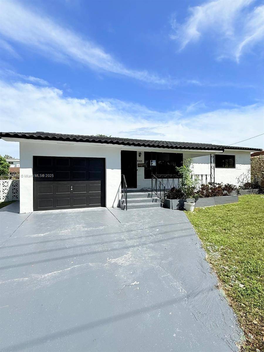 Beautiful Single Family Home in Miami Welcome to this stunning 3 bed 3 bath home featuring two spacious master bedrooms, perfect for comfort and privacy.
