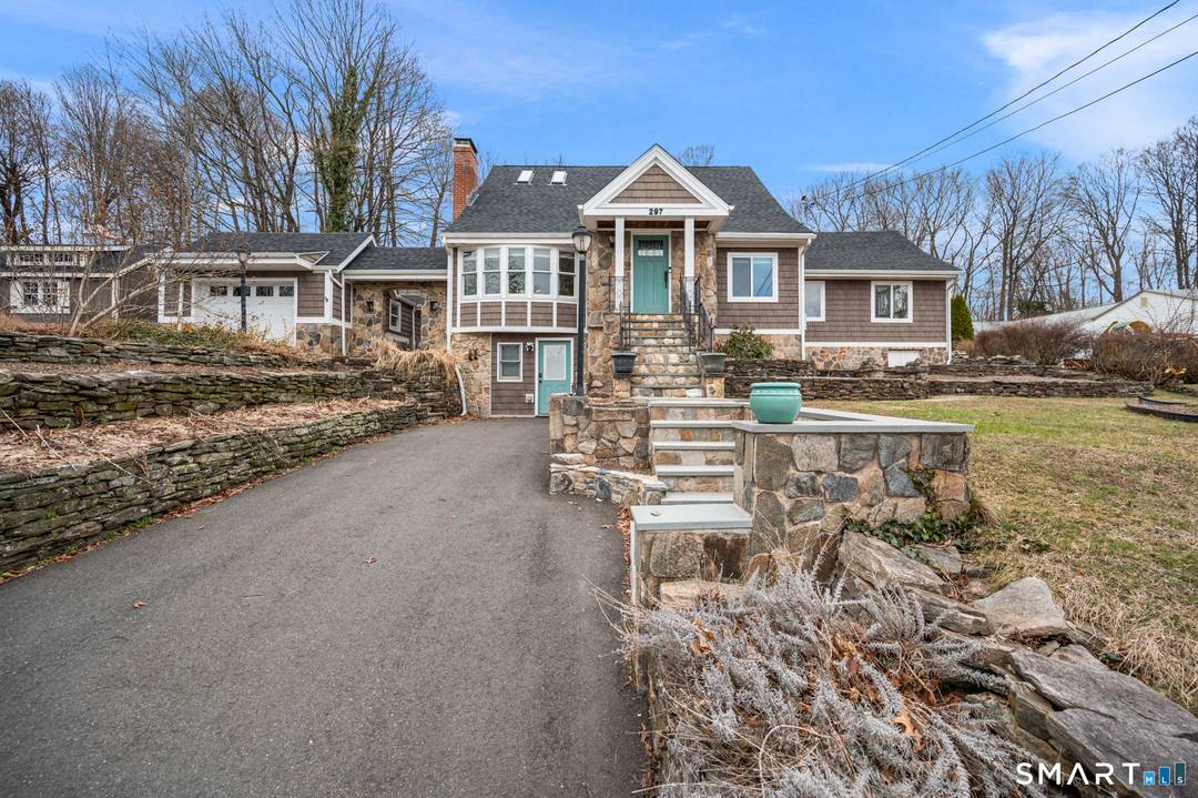 deally located in Farmington on the West Hartford line, this well cared for home offers both convenience and comfort in a highly accessible setting.