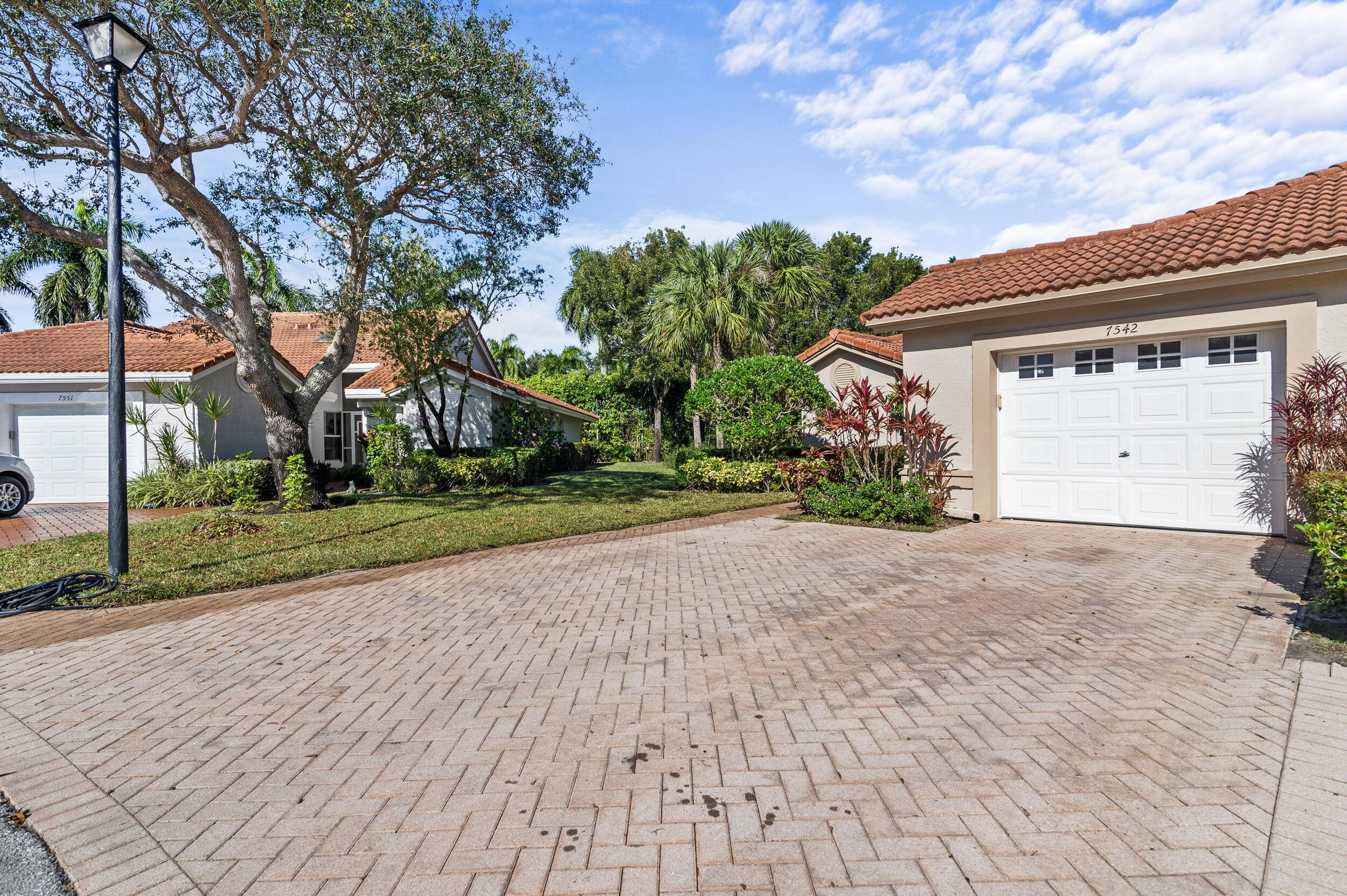Beautifully remodeled villa style 2 bedroom 2 bath with large office that could easily made into 3rd bedroom.