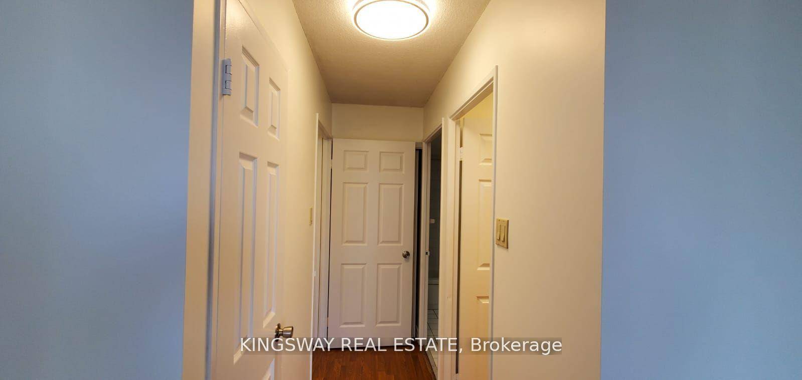 Gorgeous Spacious 2 bed, 2 bath unit with a cozy solarium !