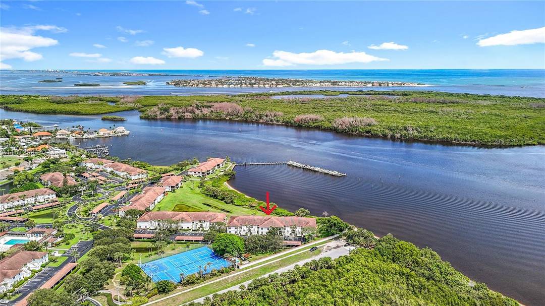 SPECTACULAR VIEWS OF THE INTRACOASTAL WATERWAY !