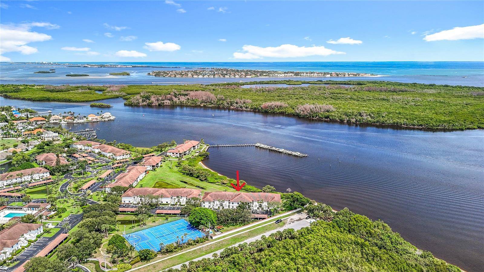 SPECTACULAR VIEWS OF THE INTRACOASTAL WATERWAY !