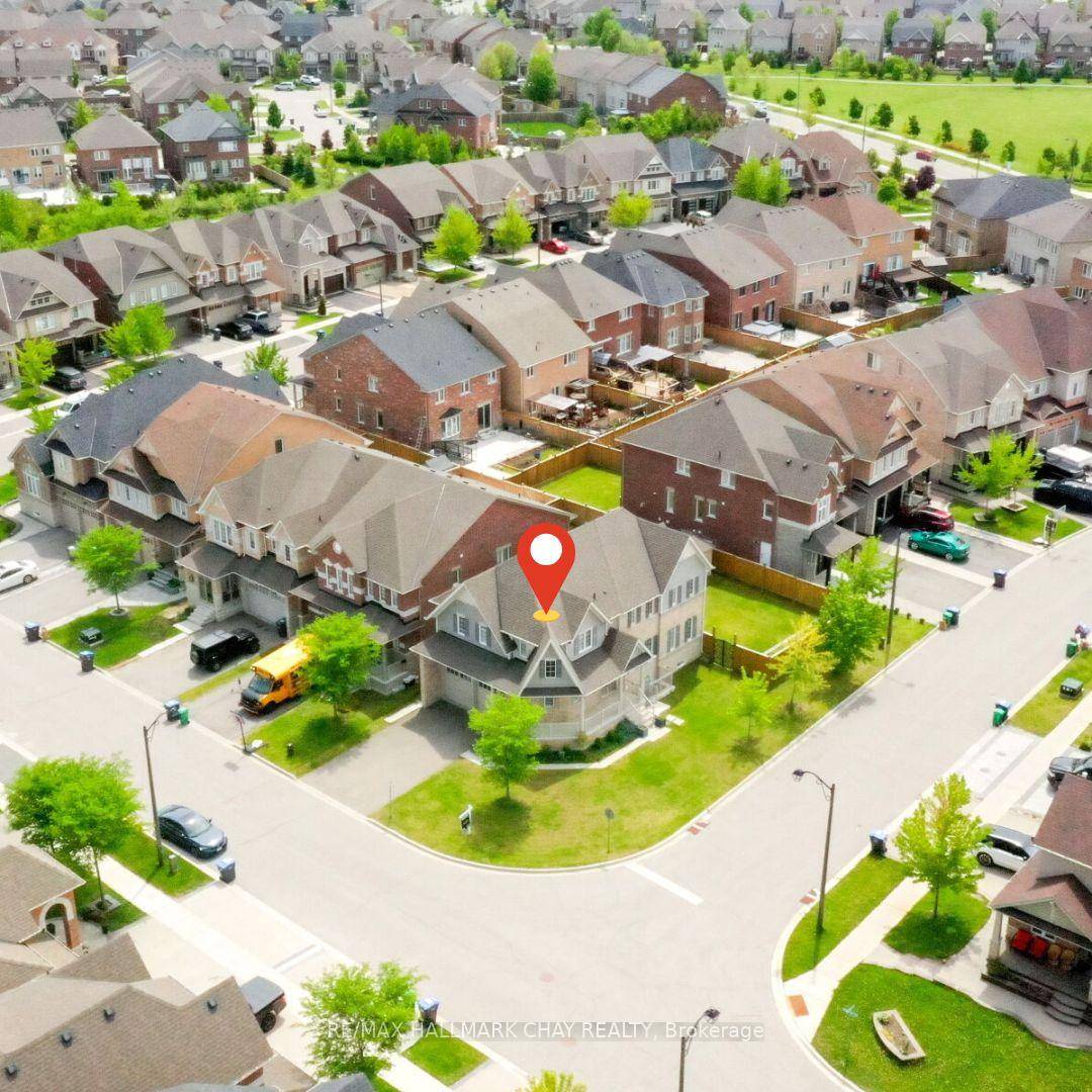 Offering Corner Lot with ample of natural lighting, 4 Bedroom, 4 Washroom Home situated on a quiet court in the sought after Southfield community.