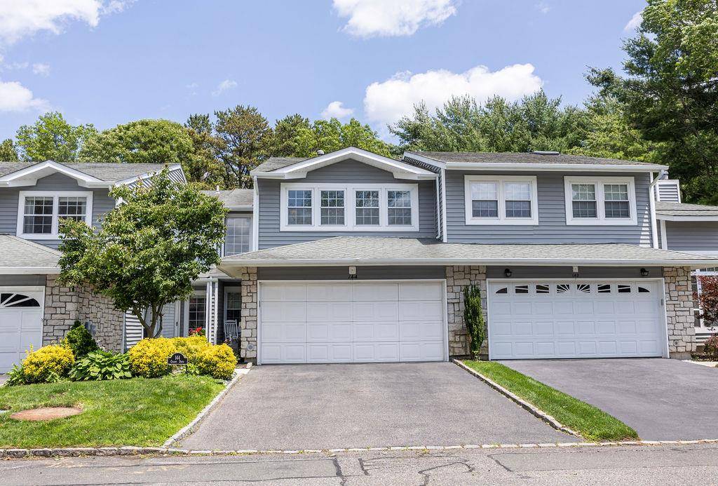 Beautiful TurnKey Furnished Optional but Included Townhome in The Colony, located in Holbrook, NY is Close To All The Major Highways.