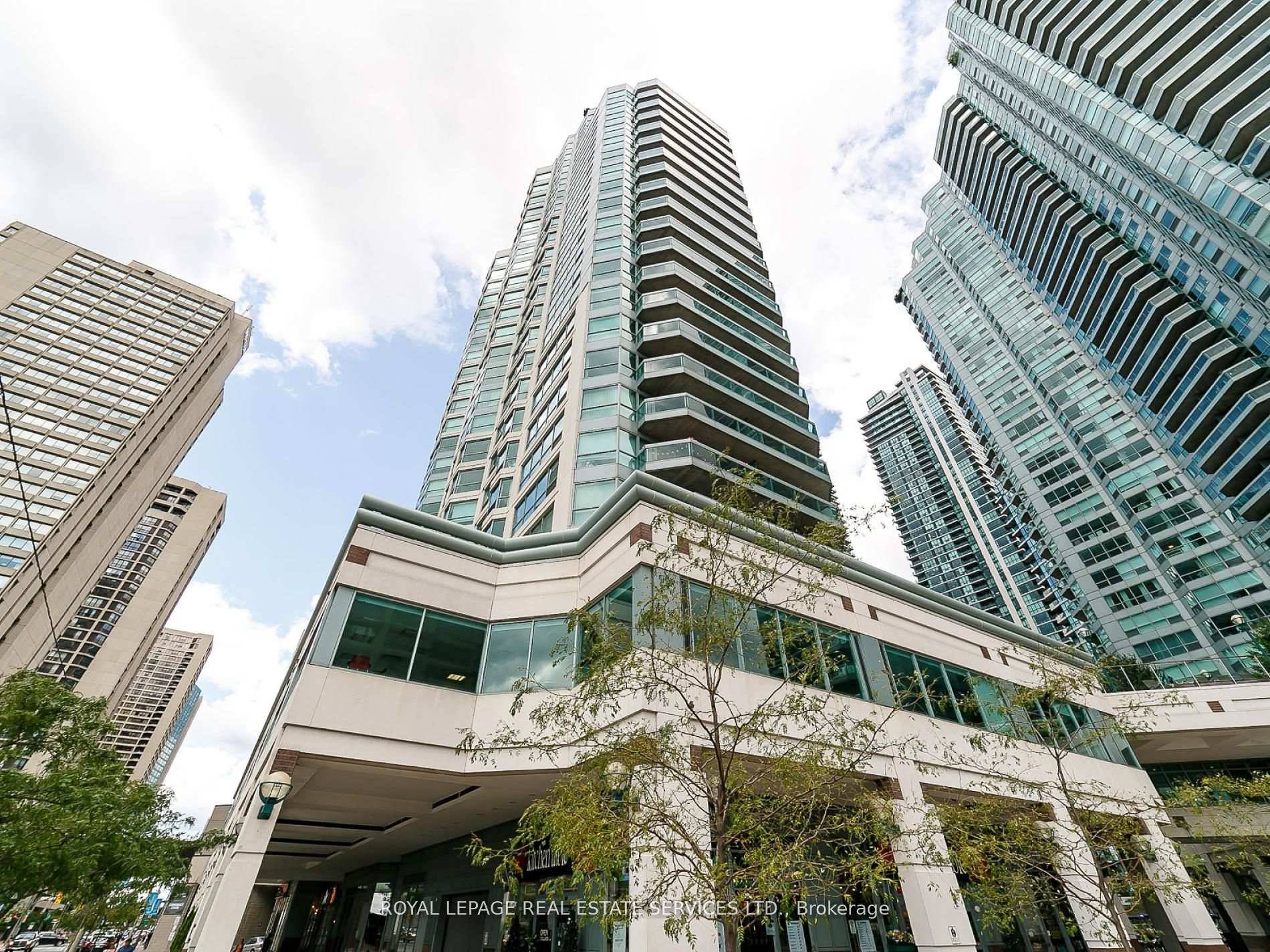 Welcome to Suite 407 at the Residences of the World Trade Centre a rare offering in Torontos iconic Harbourfront community.