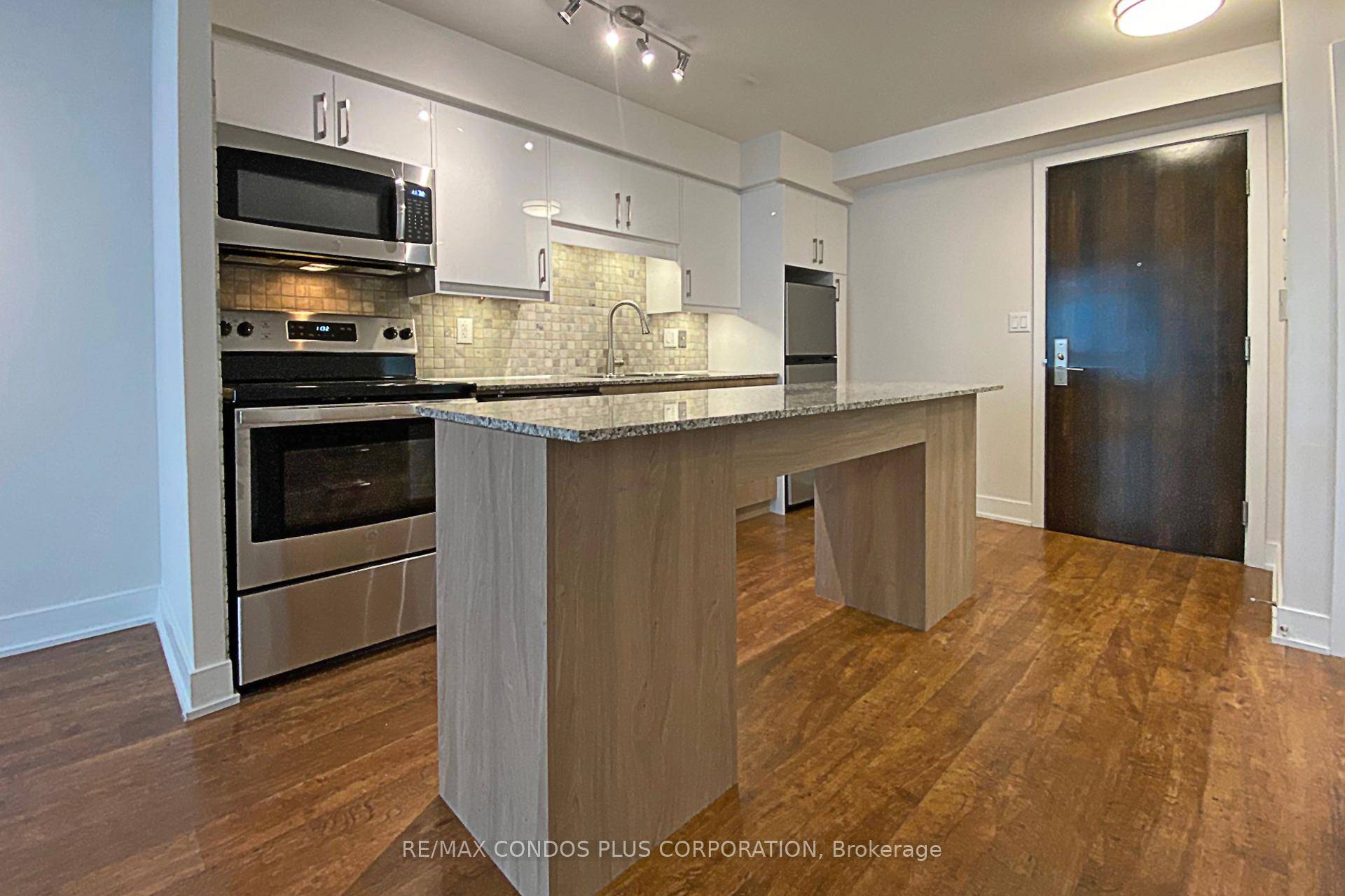 Live in the heart of Toronto's vibrant Entertainment District at Tridel's prestigious Element building.