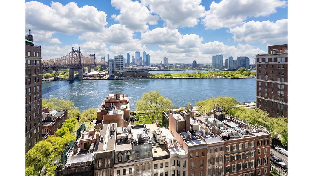 Exceptional Apartment with Stunning River Views High floor classic five room Sutton Place cooperative with wonderful river and bridge views.