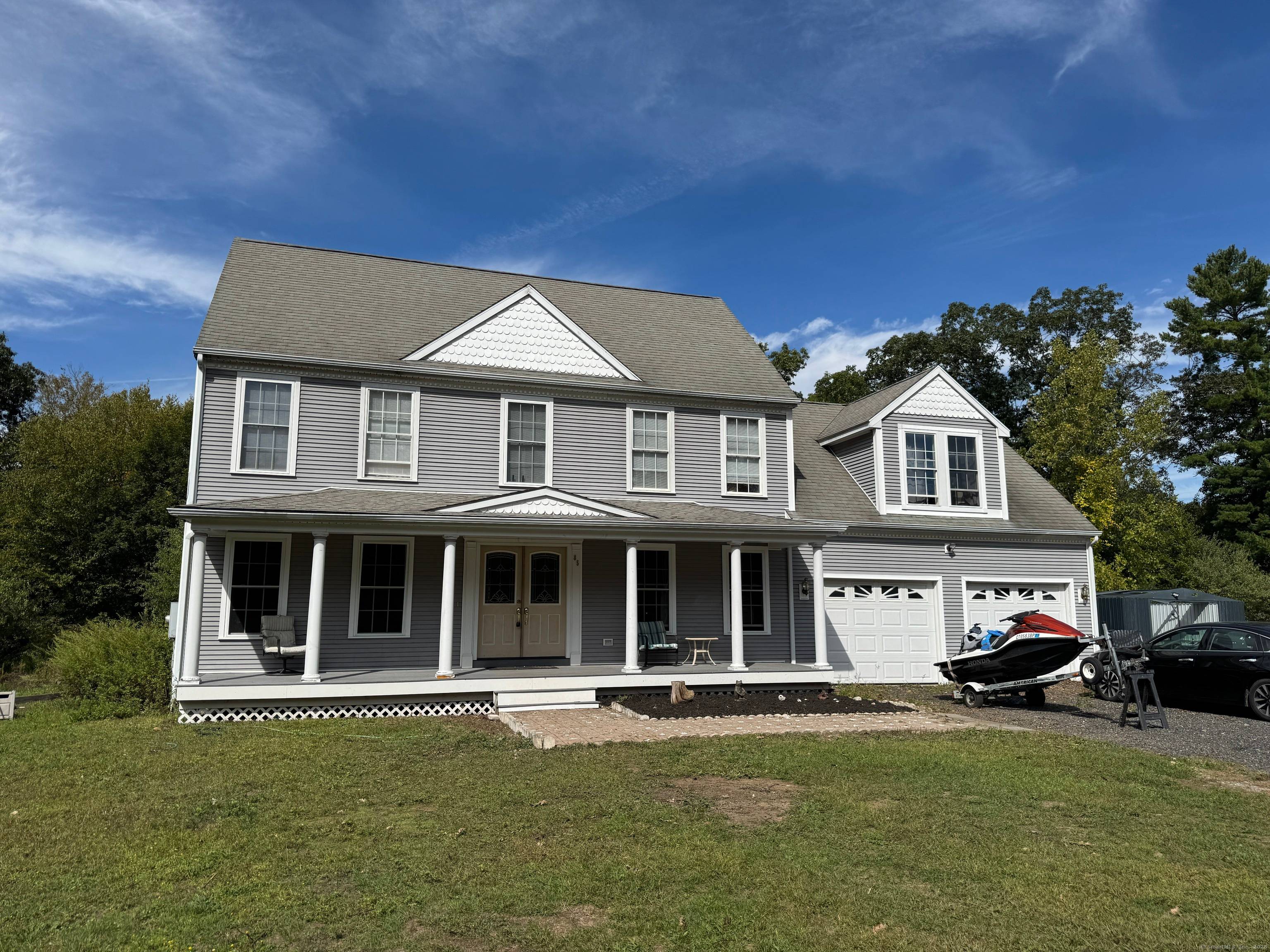 Beautiful 2006 colonial with a 2 car garage on 1.