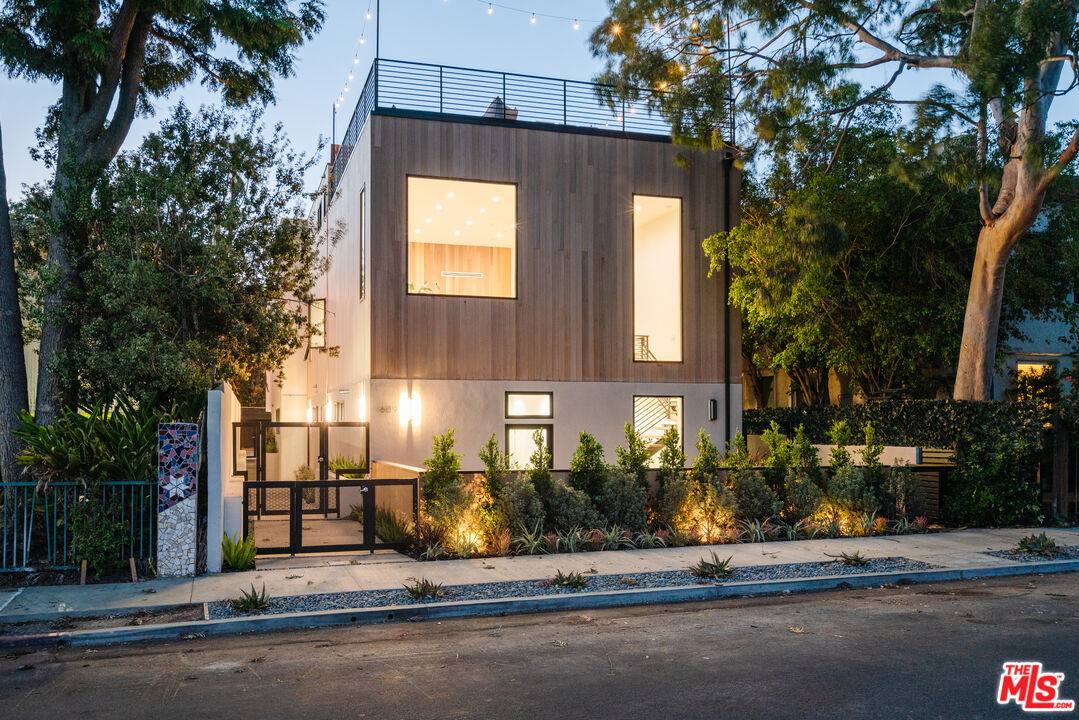 611   Broadway St 3BR Marina Del Rey La