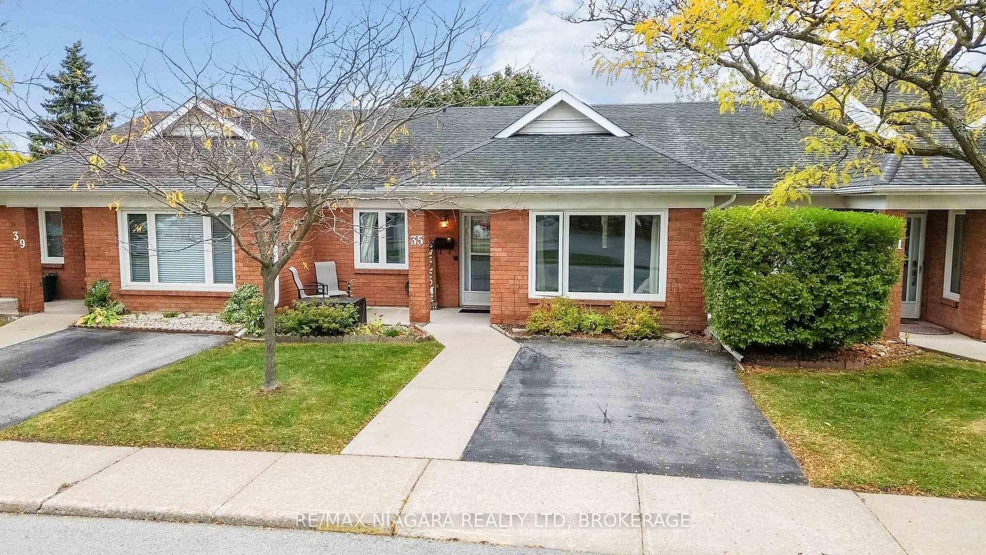 Charming Townhouse Style Bungalow in St.