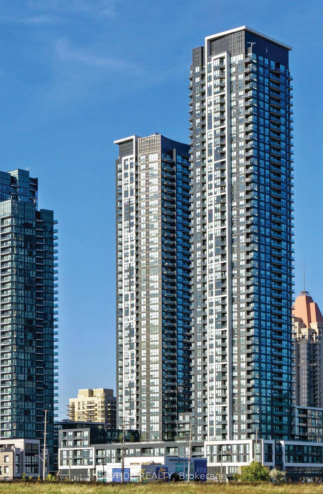 Bright and functional 1 1 bedroom suite in the heart of Mississauga's vibrant City Centre !
