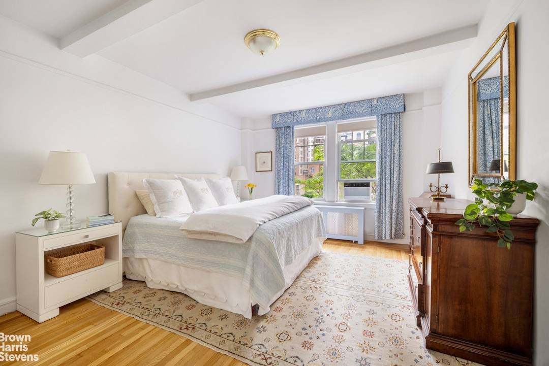 Prime Carnegie Hill Classic 6 with Southern Light and Exceptional Layout This elegant Classic 6 residence offers an ideal layout paired with timeless prewar charm.