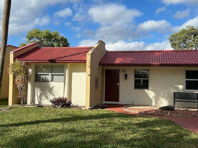 Move in ready corner Villa.